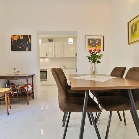 Apartments Art Трогир Екстериор снимка