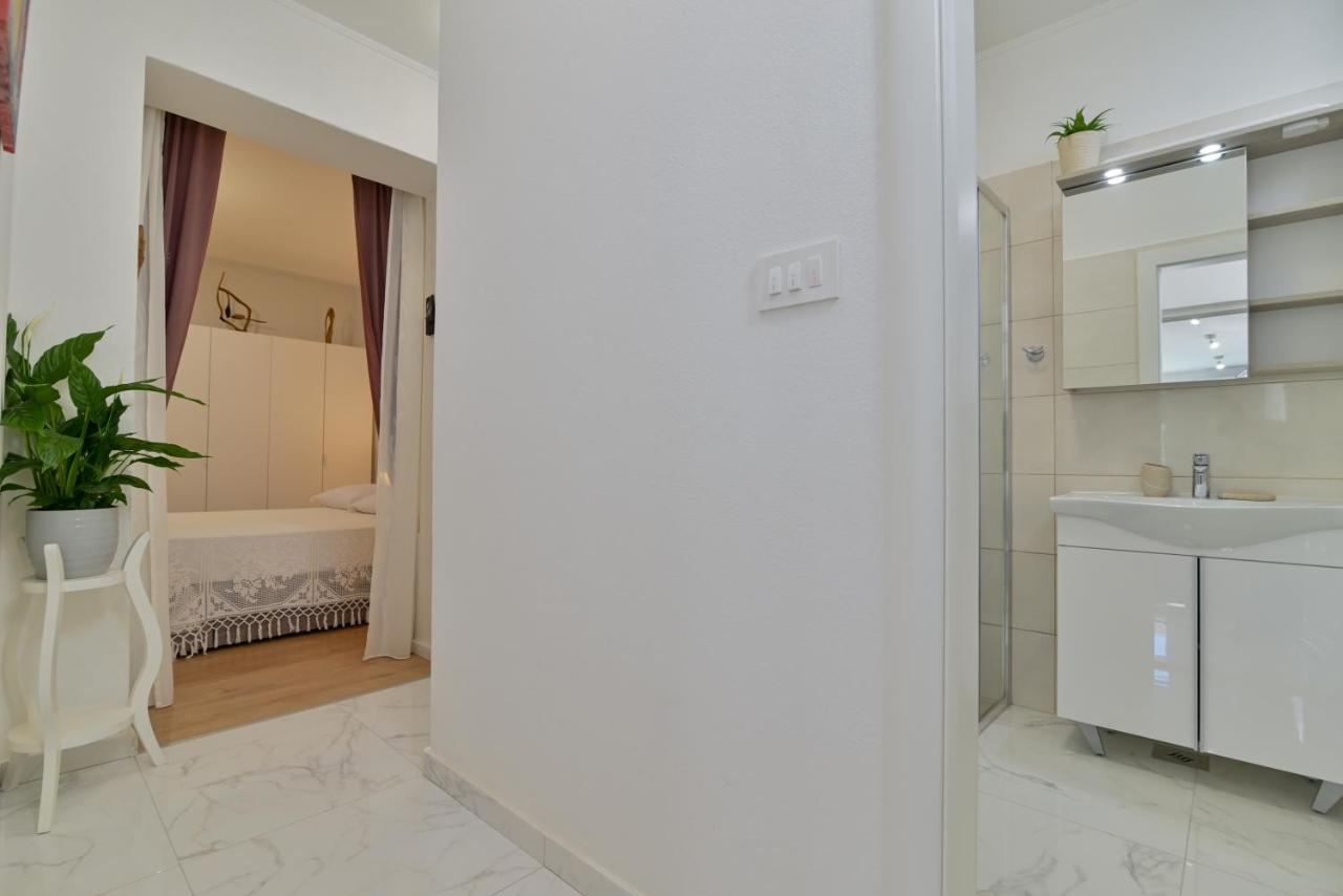 Apartments Art Трогир Екстериор снимка
