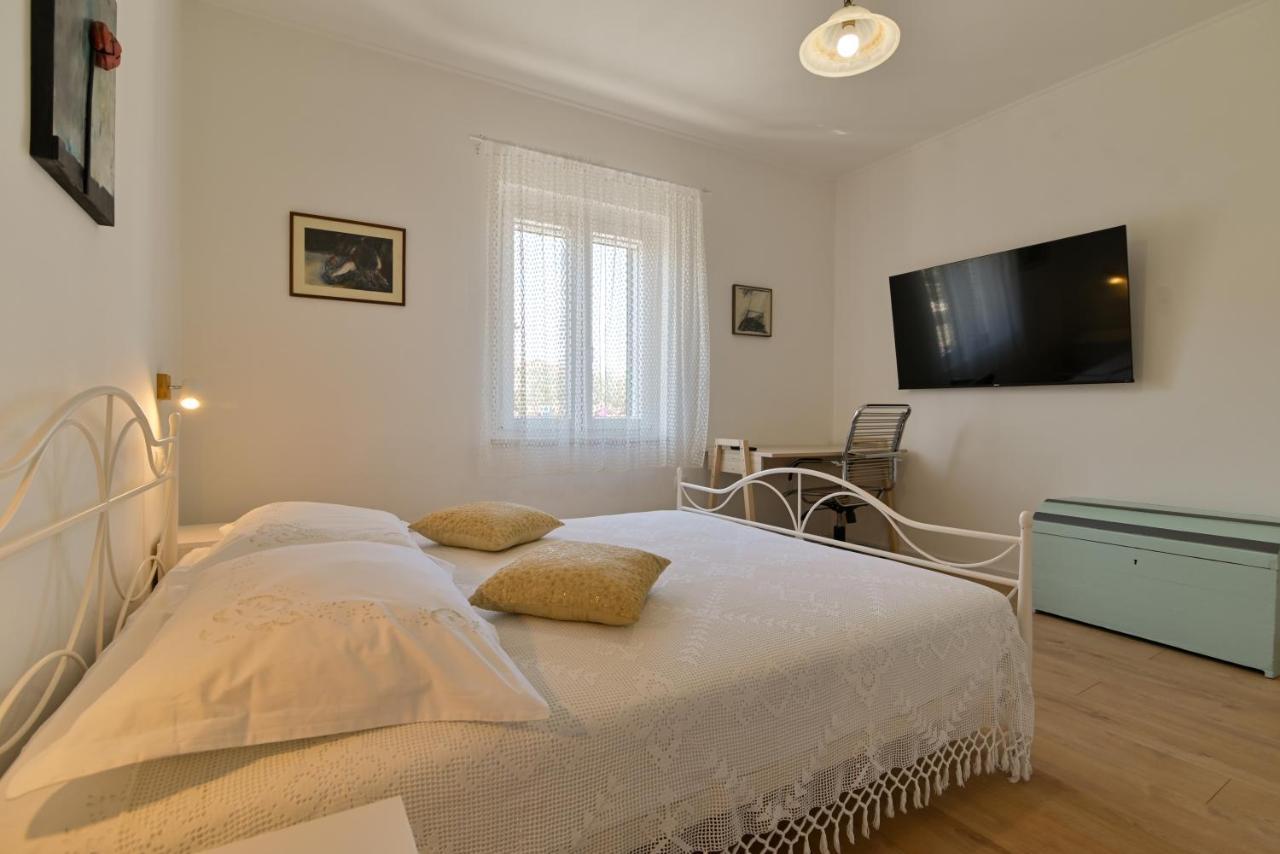 Apartments Art Трогир Екстериор снимка