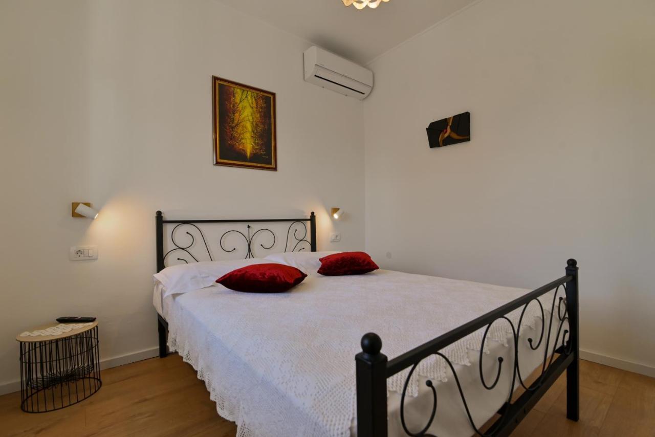 Apartments Art Трогир Екстериор снимка